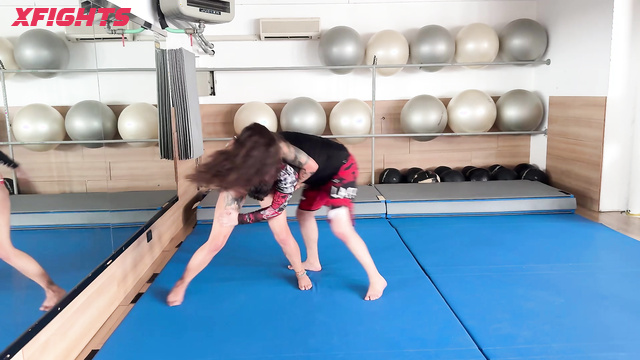 Mixed Wrestling Zone - Beatrice vs Zac - Mixed catfight