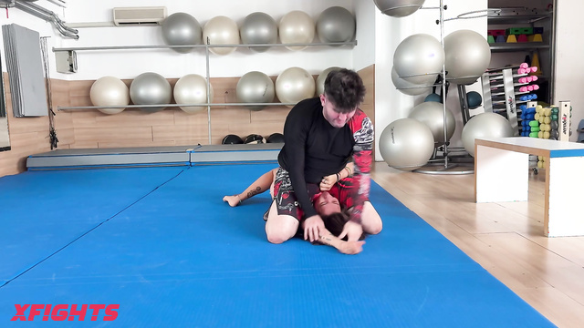 Mixed Wrestling Zone - Beatrice vs Zac - Mixed catfight