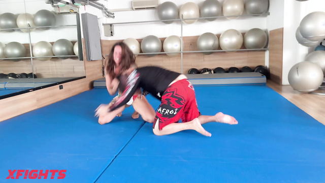 Mixed Wrestling Zone - Beatrice vs Zac - Mixed catfight
