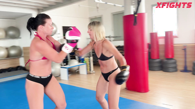 Female Wrestling Zone - Lara vs Samantha - Mixed styles fight