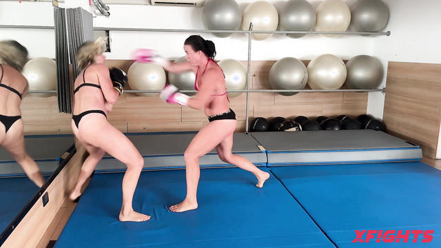 Female Wrestling Zone - Lara vs Samantha - Mixed styles fight