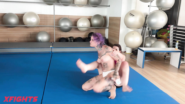 Female Wrestling Zone - Atra Vs Lilli - Girls next door