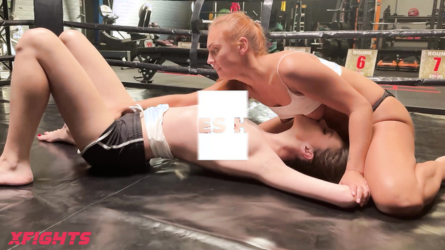 Sexy Fighting Zone - Dana vs Mia The Slut - Naughty hotties