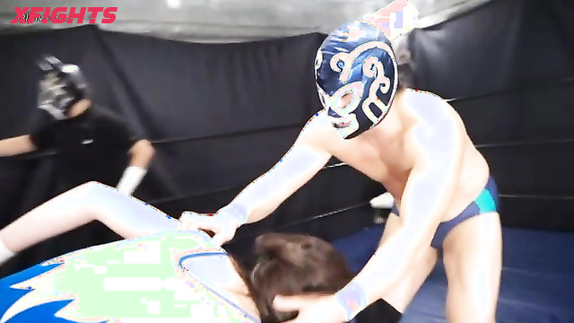 Akibacom - BIPD-01 - A tough fight between guys and girls in the ring