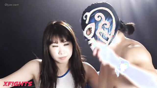 Akibacom - BIPD-01 - A tough fight between guys and girls in the ring