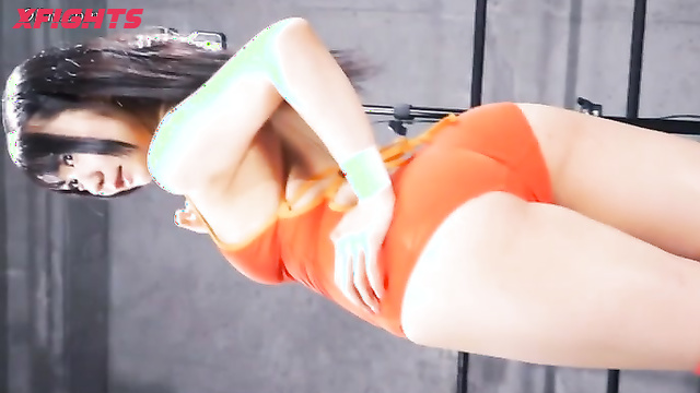 Akibacom - BW-31 - Asian girl dominates and stretches her opponent in the ring