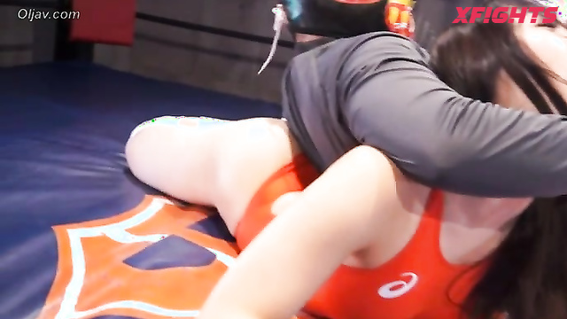 Akibacom - BNGM-03 - A sweet Japanese girl had a wrestling match with her boyfriend