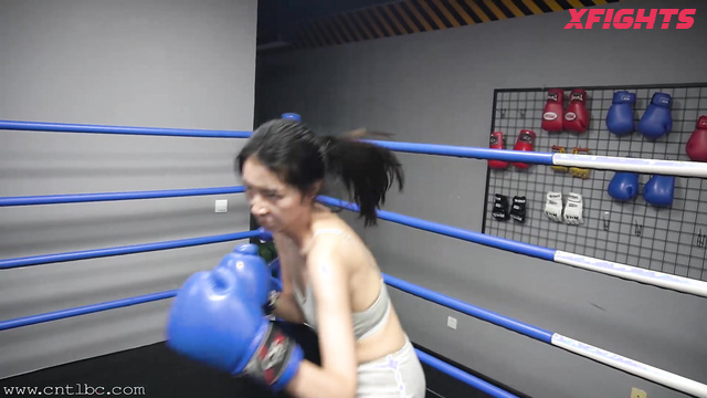 Akibacom - BW-FB20 - A brutal boxing match between two Asian girls
