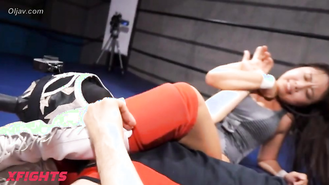 Akibacom - ﻿BTUP-08 Beautiful wrestler closeup - Brutal domination session
