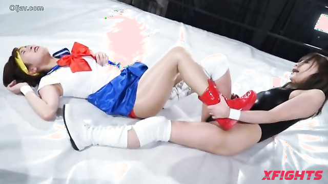Akibacom - BCMC-23 - Heated fight between two sweet Japanese in the ring