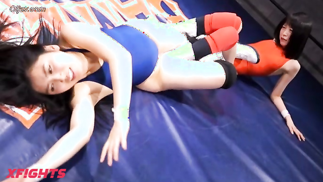 Akibacom - BX-28 - Sweet Asian babes are figuring out who's stronger in the ring
