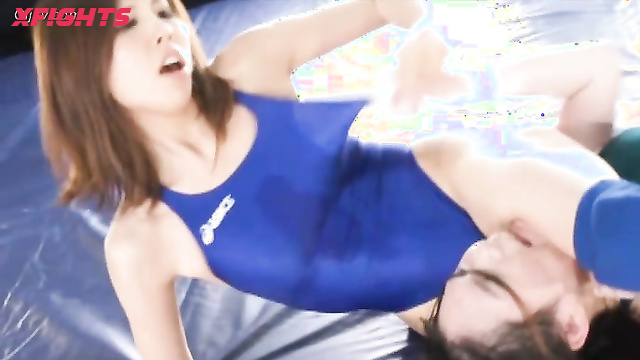 Akibacom - BTR-01 - Battle in the ring between hot Asian girls
