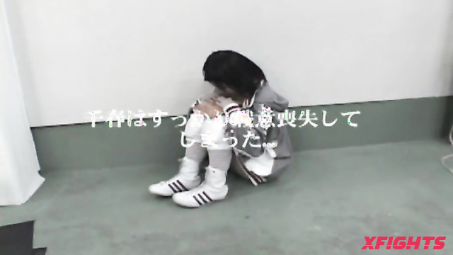 Akibacom - DHS-01 Tall Wrestler vs Little Idol - Pro battle ends with humiliation