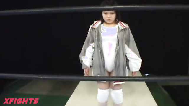 Akibacom - DHS-01 Tall Wrestler vs Little Idol - Pro battle ends with humiliation