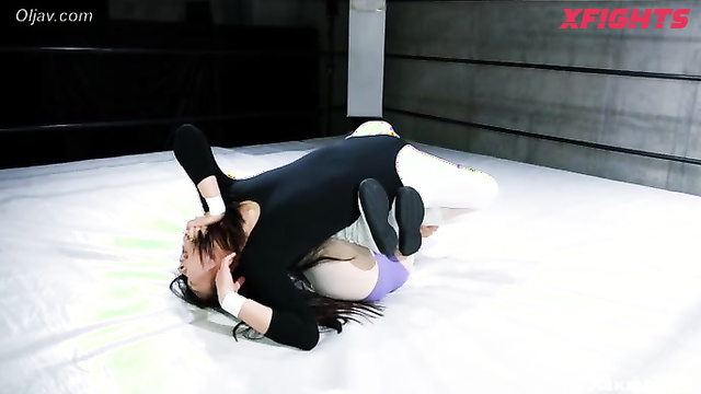Akibacom - ARB-04 - Girls brutally beat each other in the ring