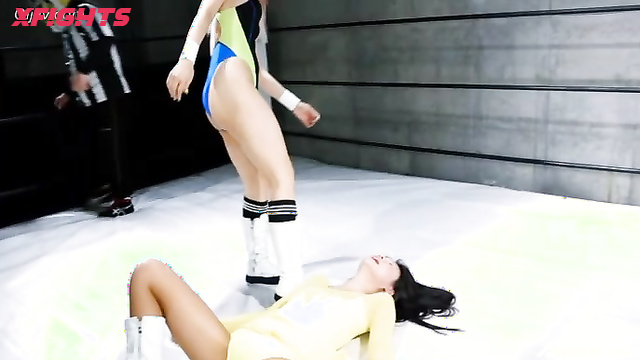 Akibacom - ARB-04 - Girls brutally beat each other in the ring