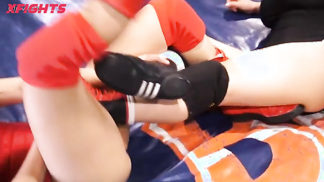 Akibacom - BEPM-06 - Girl harshly dominates her girlfriend in the ring