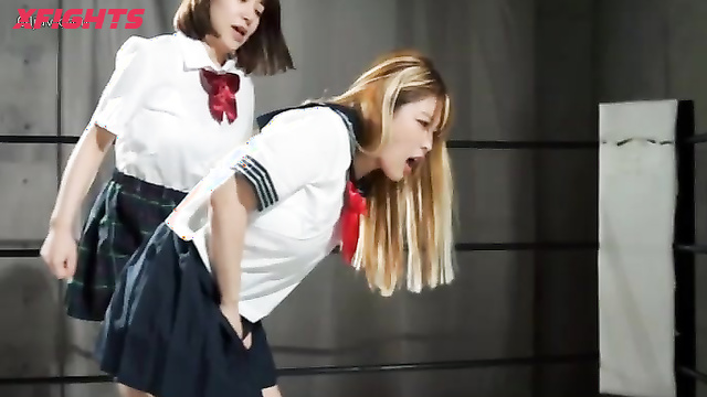 Akibacom - BCMC-17 - Japanese schoolgirls got into a brutal fight in the ring