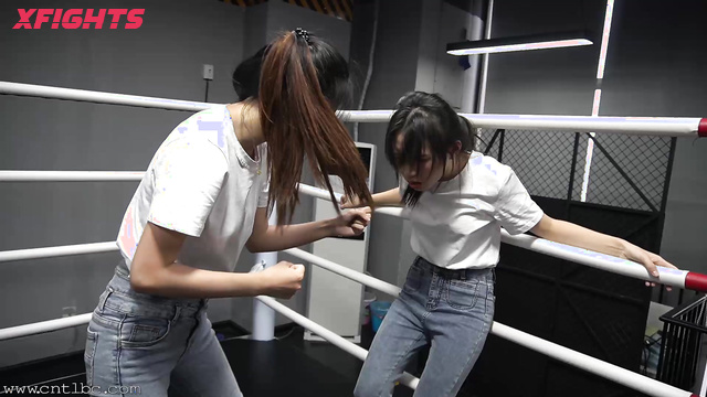 Akibacom - BW-FF01 - A brutal fight in the boxing ring between two beauties