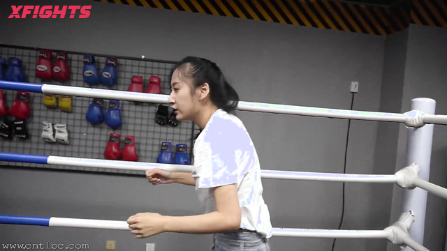 Akibacom - BW-FF01 - A brutal fight in the boxing ring between two beauties