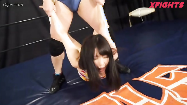Akibacom - BSMP-01 - Two guys fucked a girl hard right in the ring