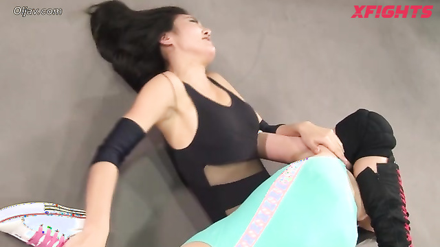 Akibacom - TCW-01 - Two cute Japanese girls test their strength in the ring