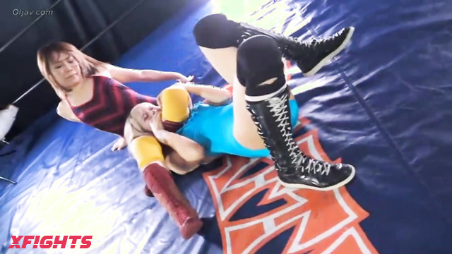 Akibacom - VKID-32 - Sexy girls wrestle and stretch each other