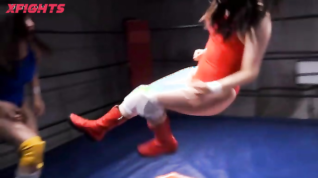 Akibacom - BW-20 - Beauty Asian girls test their strength in the ring