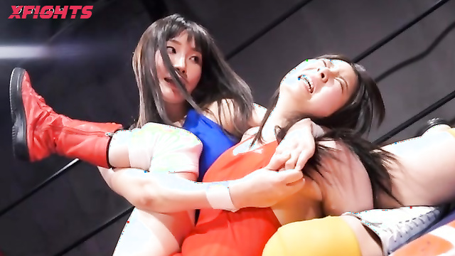 Akibacom - BW-20 - Beauty Asian girls test their strength in the ring