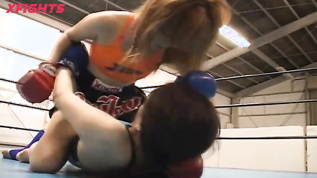 Akibacom - Boxing match between Asian turned into a wrestling match