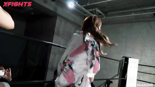 Akibacom - BW-69 - Cute japanese girls fight hard in the ring