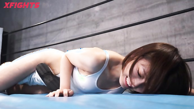 Akibacom - CWB-19 - A brutal fight in the ring between cute Japanese girls
