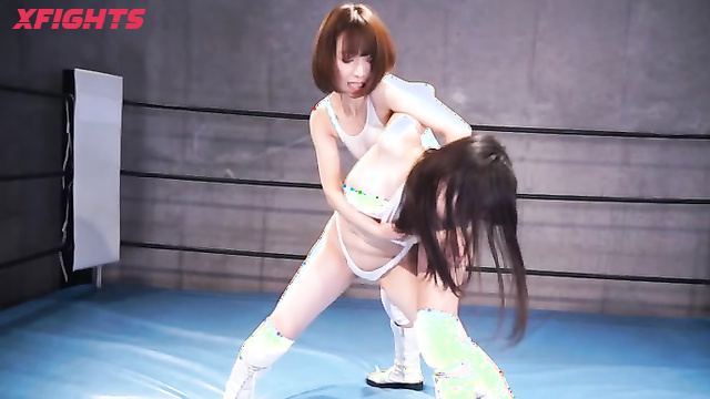 Akibacom - CWB-19 - A brutal fight in the ring between cute Japanese girls