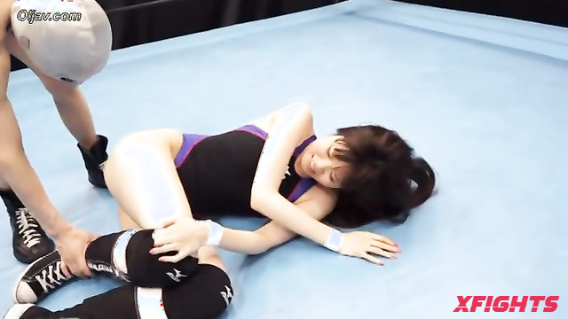 Akibacom - BHH-01 A sexy Asian girl had a hardcore wrestling match with a guy in the ring