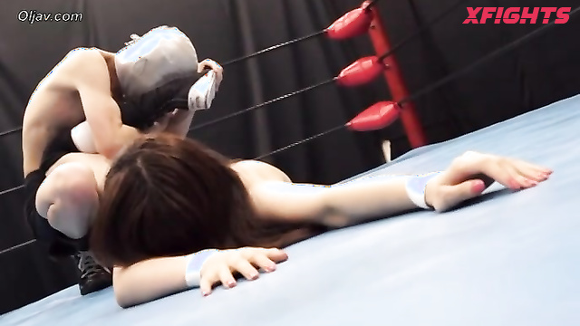 Akibacom - BHH-01 A sexy Asian girl had a hardcore wrestling match with a guy in the ring