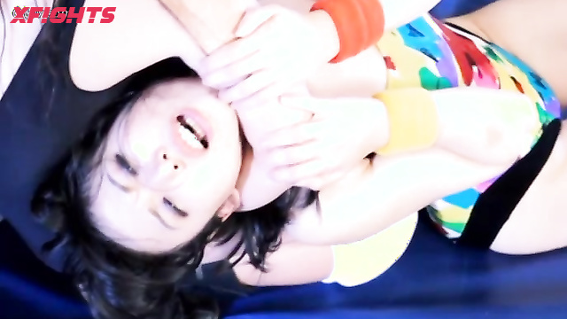 Akibacom - BSWT-01 - Girl strangles her friend with chains in the ring