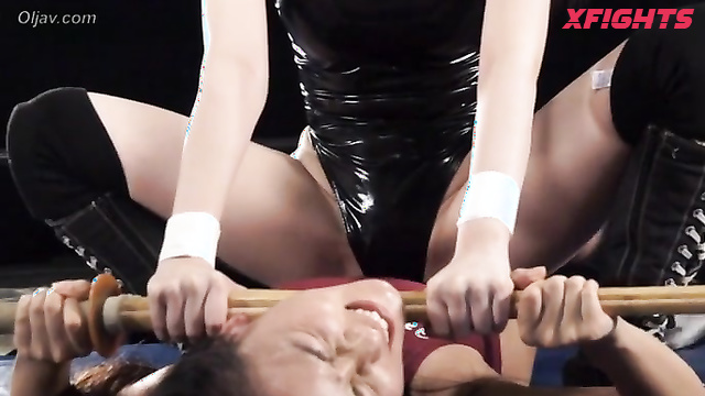 Akibacom - BGS-02 - Asian in latex brutally dominates her opponent in the ring