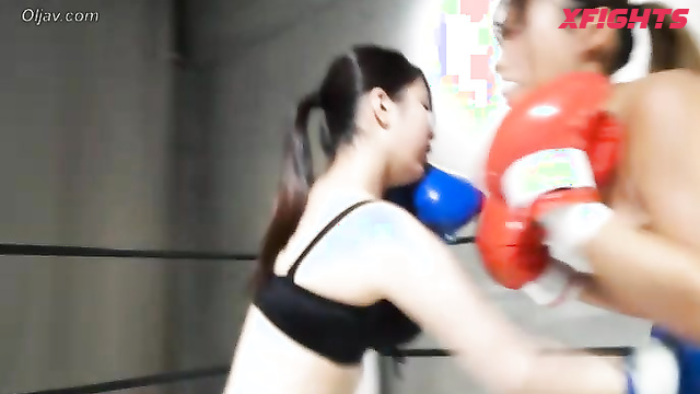Akibacom - BW-46 - Japanese girls brutally beat each other during a boxing match