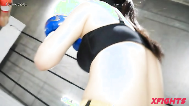Akibacom - BW-46 - Japanese girls brutally beat each other during a boxing match