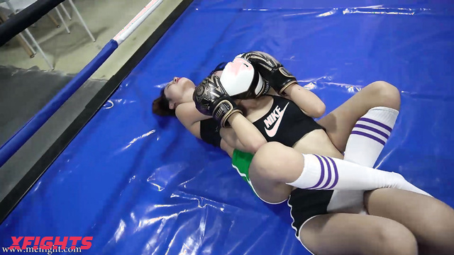 Akibacom - MF-FW10 - Girls brutally beat and choke each other in a boxing match