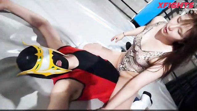 Akibacom - BJDS-01 - Japanese girl brutally dominates a guy in wrestling