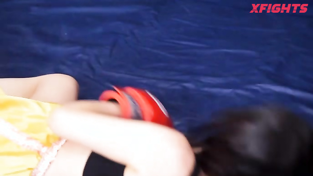 Akibacom - BMBG-02 MIX BOXING Groggy - Teens struggle at the ring