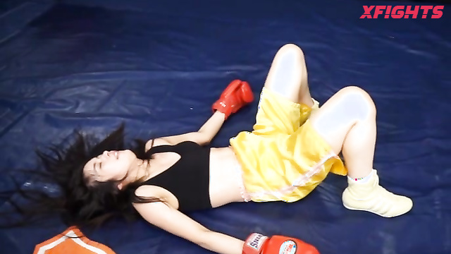 Akibacom - BMBG-02 MIX BOXING Groggy - Teens struggle at the ring