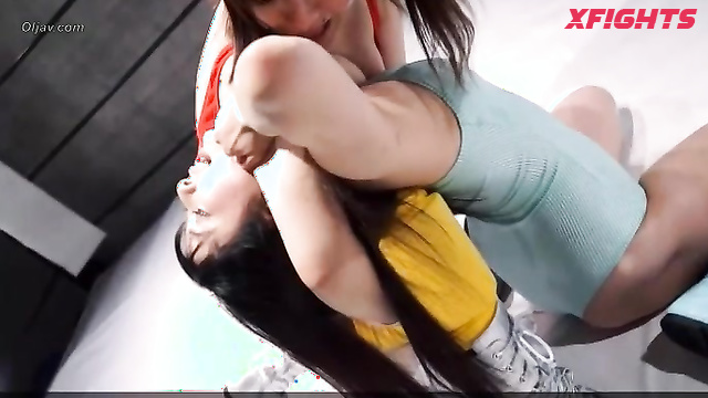 Akibacom - FGI-10 - Japanese girls test their strength in the ring