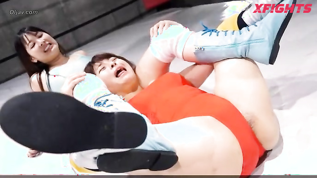 Akibacom - FGI-10 - Japanese girls test their strength in the ring