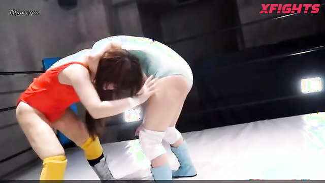 Akibacom - FGI-10 - Japanese girls test their strength in the ring