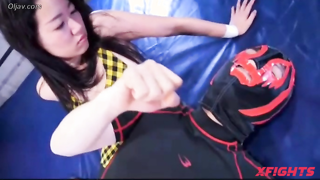 Akibacom - BSRD-02 - Juicy girls dominate and humiliate a guy in the ring