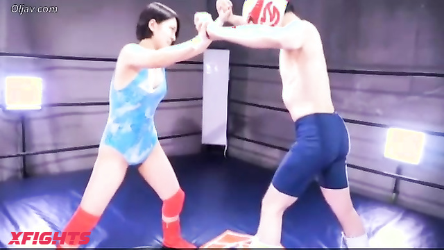 Akibacom - BSRD-02 - Juicy girls dominate and humiliate a guy in the ring