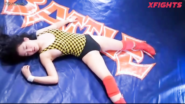 Akibacom - BSRD-02 - Juicy girls dominate and humiliate a guy in the ring