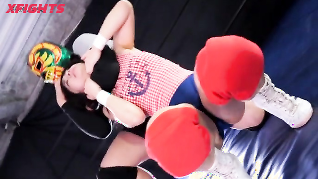 Akibacom - BWM-04 BWP - Grappling Match Between a Male and a Female Wrestler